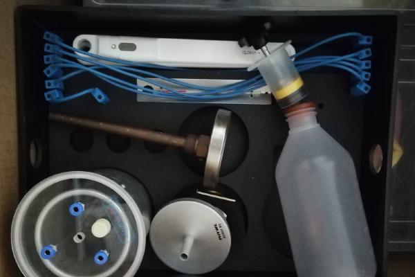Landrover mit Lehrmaterialien